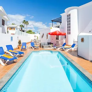 https://casa-laura-1.in-canary-islands.com